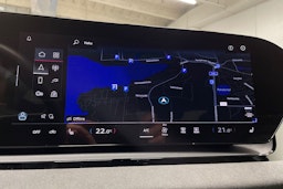 valkoinen Audi SQ6 e-tron 2024 kuva 18.