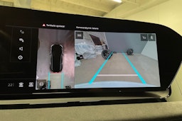 valkoinen Audi SQ6 e-tron 2024 kuva 19.