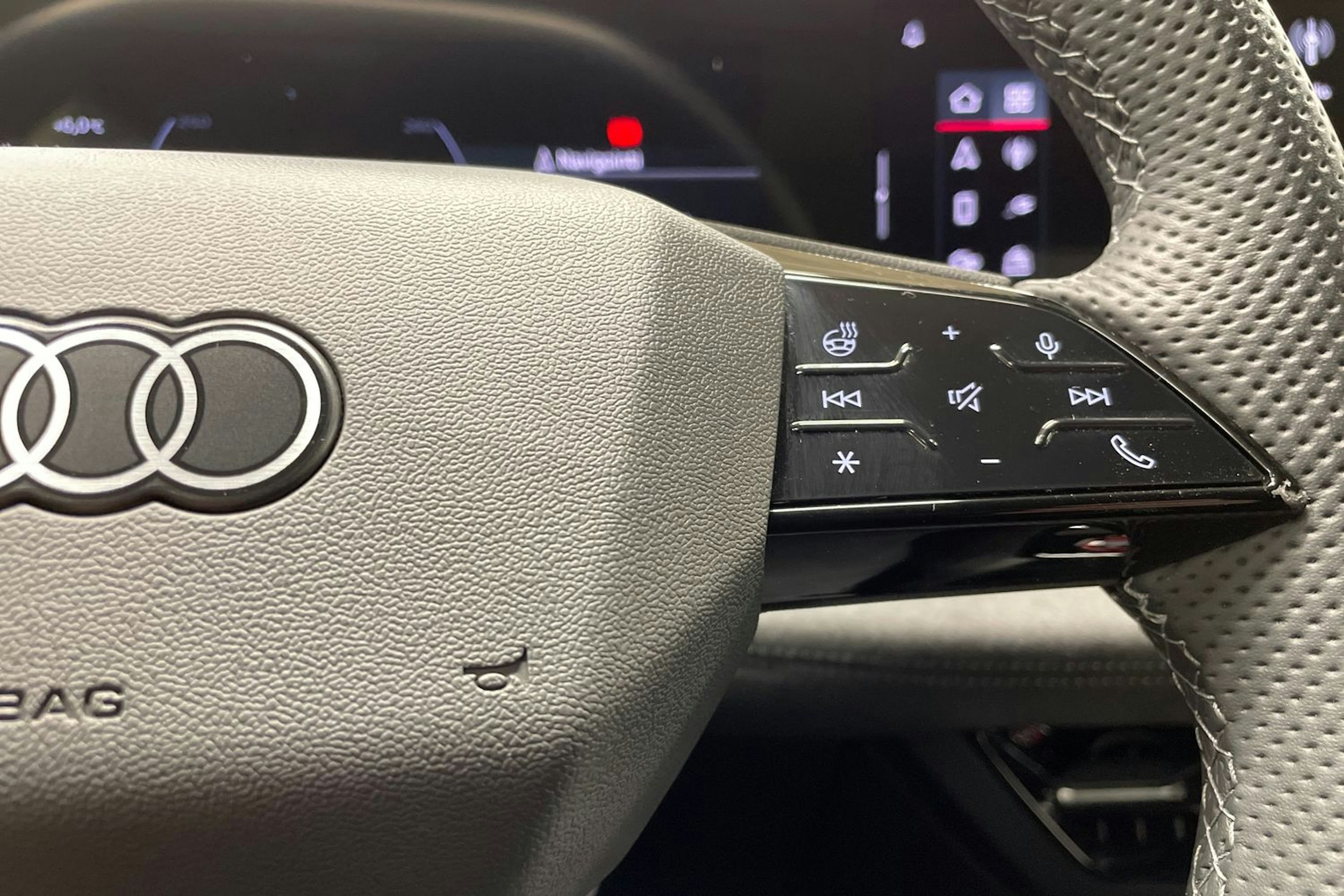 valkoinen Audi SQ6 e-tron 2024 kuva 21.