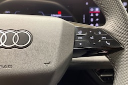 valkoinen Audi SQ6 e-tron 2024 kuva 21.