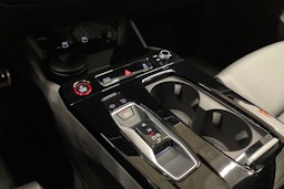 valkoinen Audi SQ6 e-tron 2024 kuva 22.