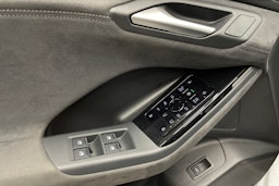 valkoinen Audi SQ6 e-tron 2024 kuva 23.