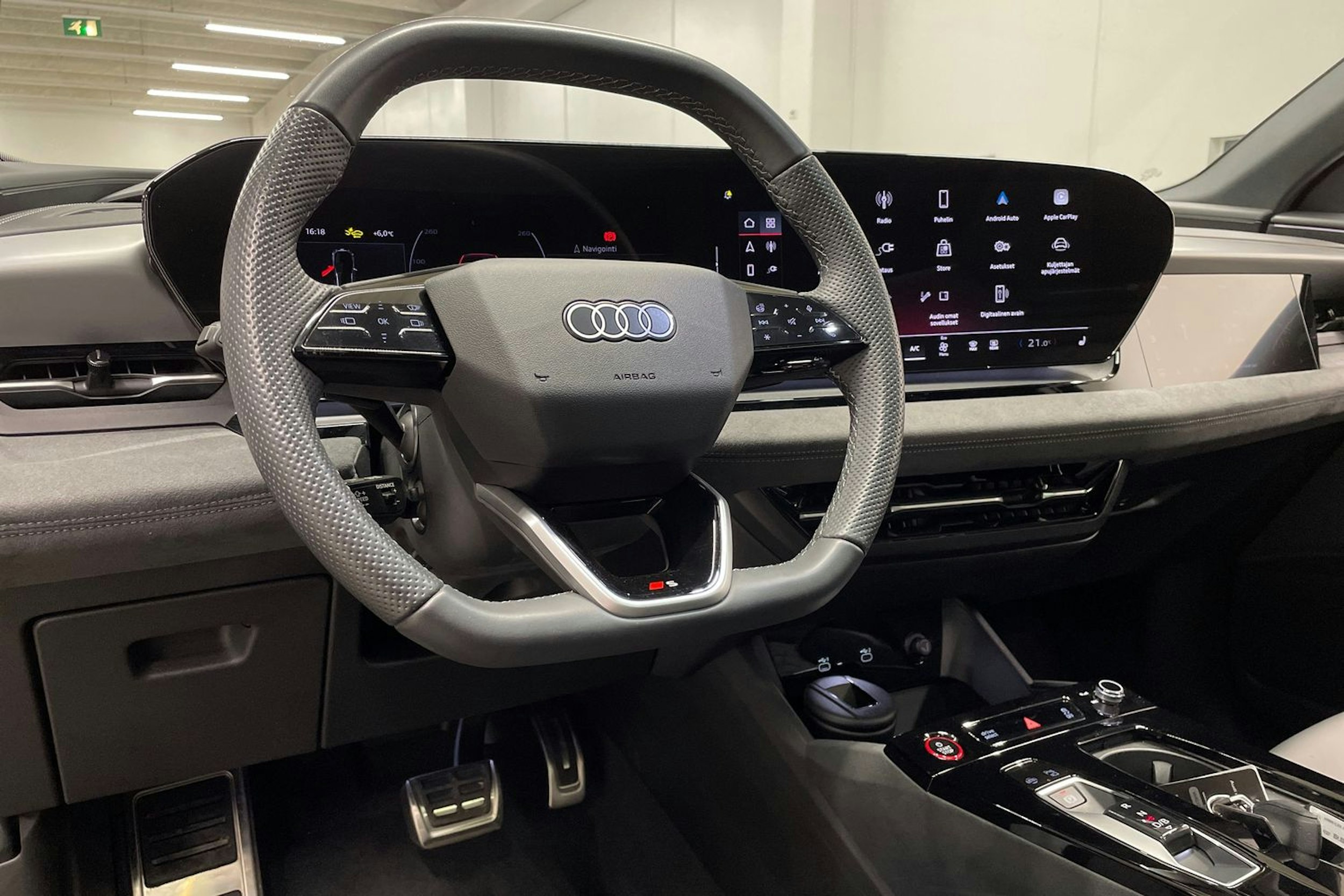 valkoinen Audi SQ6 e-tron 2024 kuva 26.