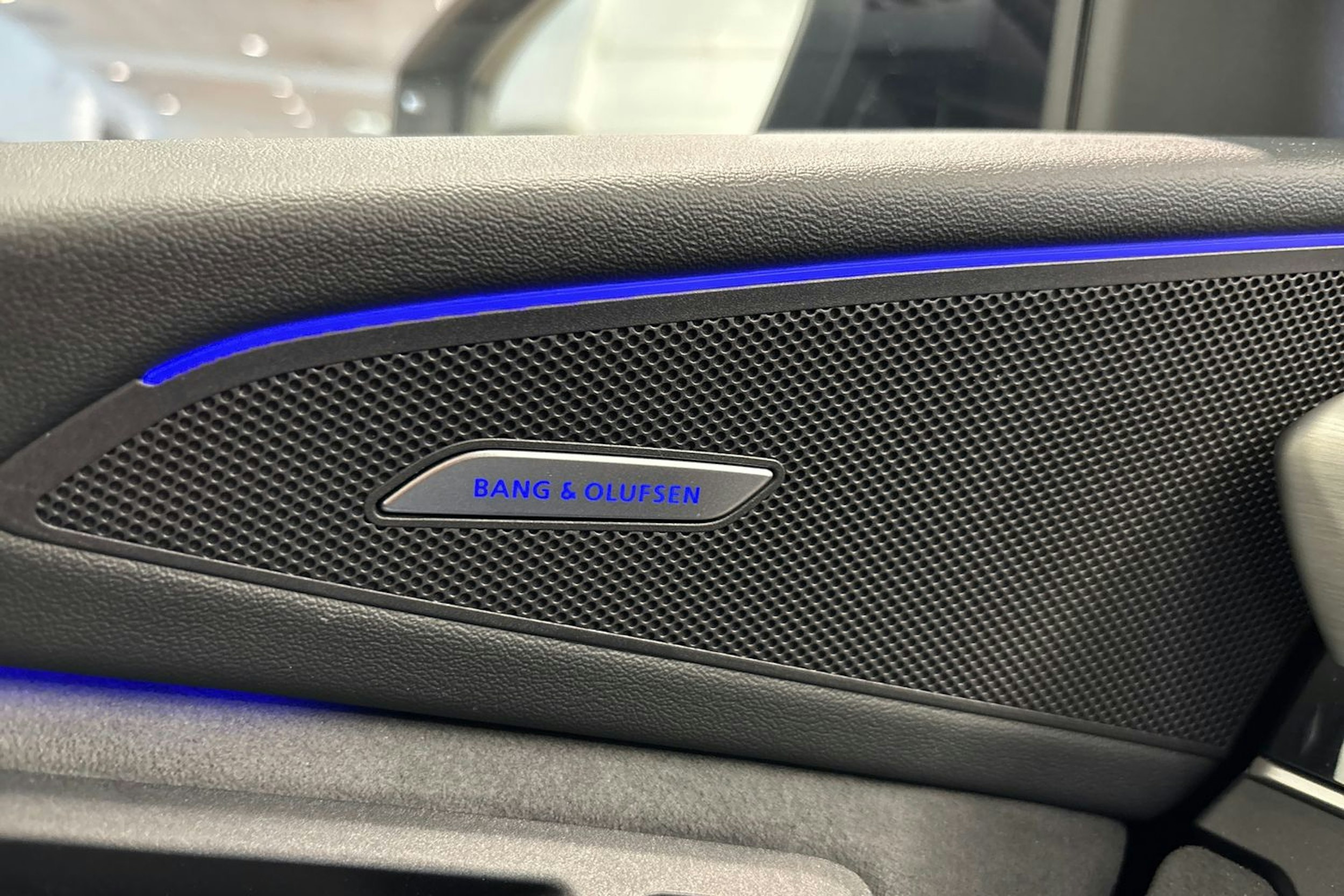 Musta Audi SQ6 e-tron 2025 kuva 27.