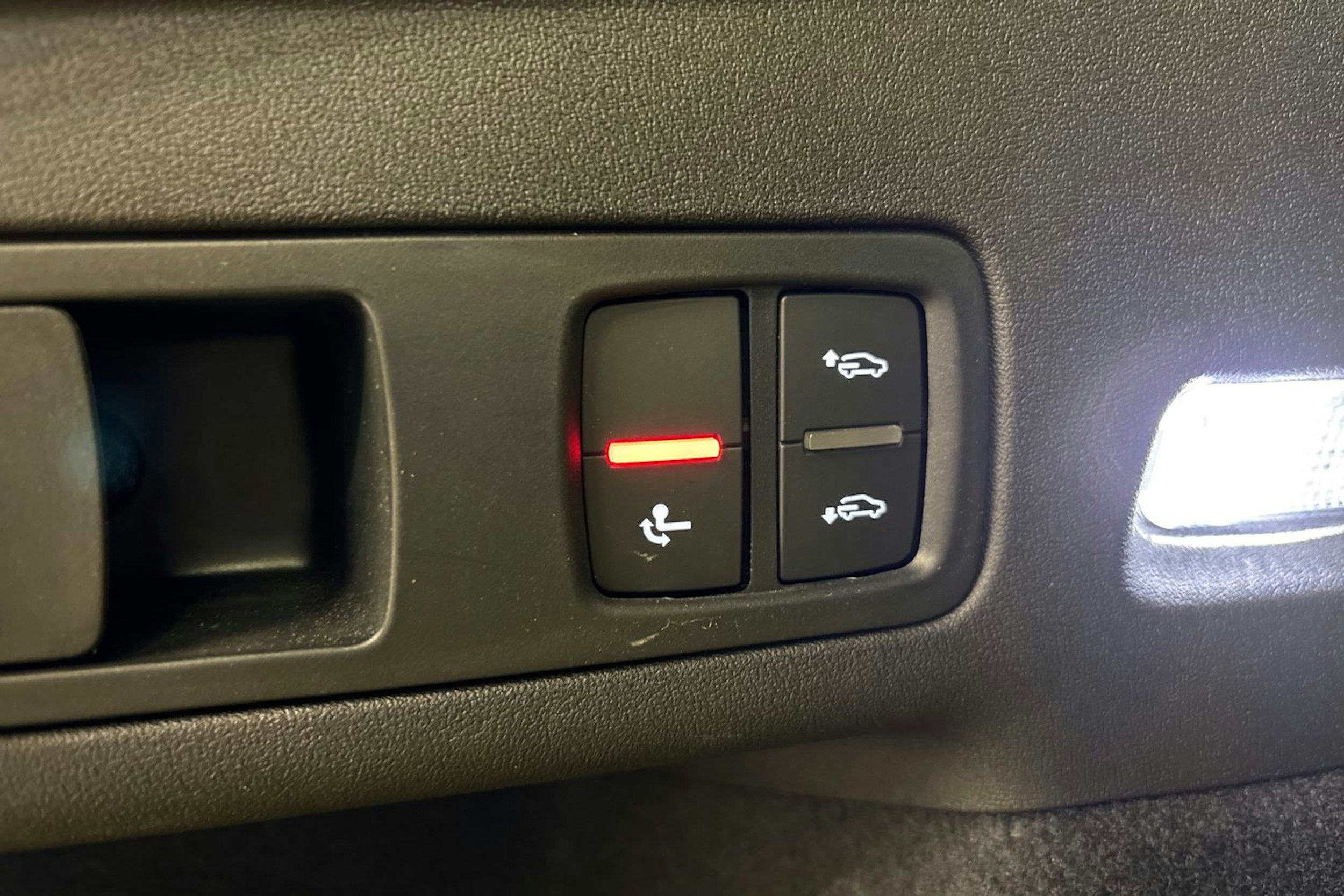 Musta Audi SQ6 e-tron 2025 kuva 33.