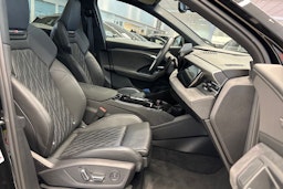 Musta Audi SQ6 e-tron 2025 kuva 34.