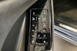 met. Sininen Audi SQ6 e-tron 2024 kuva 24.