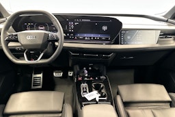 musta Audi SQ6 e-tron 2025 kuva 2.