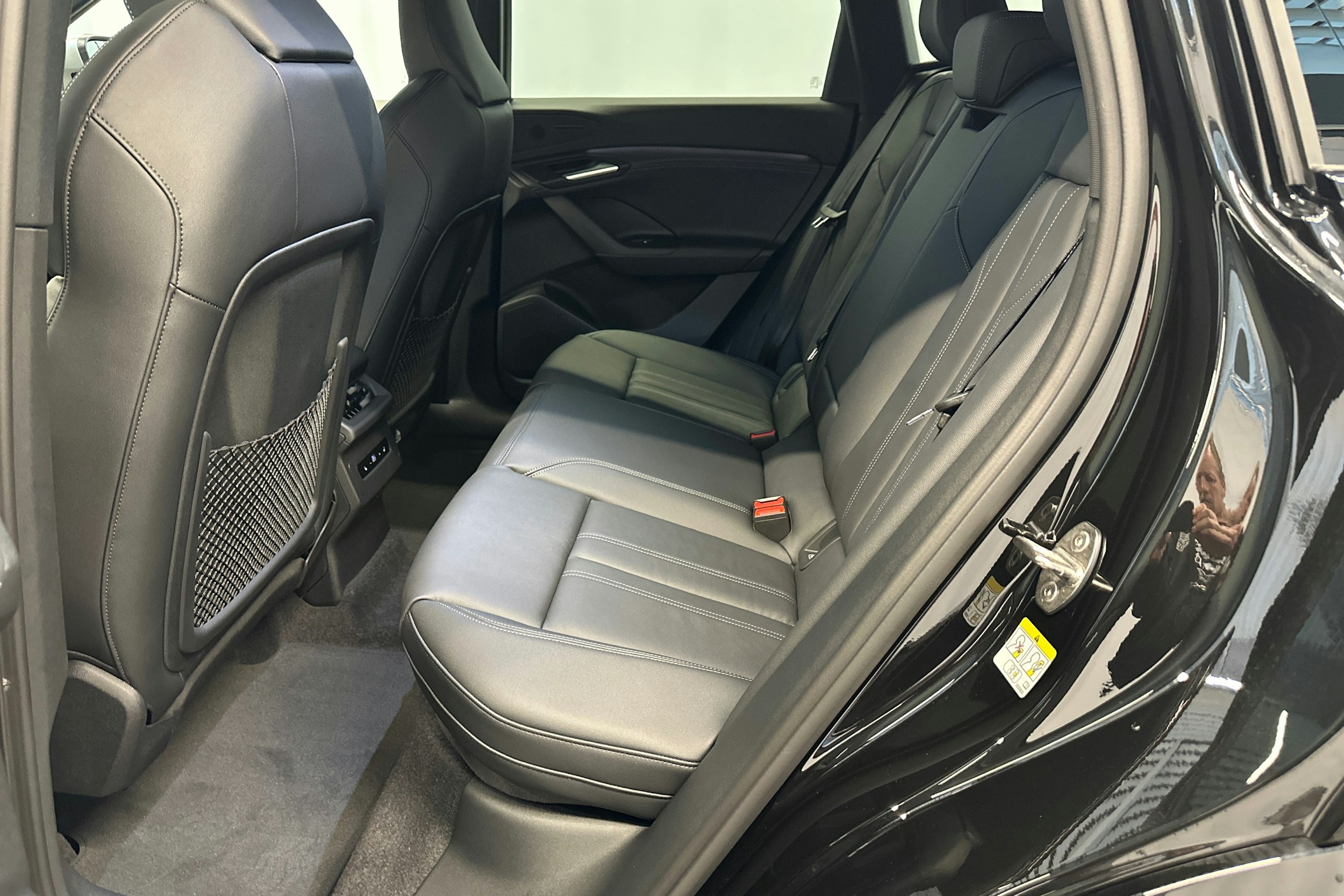 musta Audi SQ6 e-tron 2025 kuva 4.