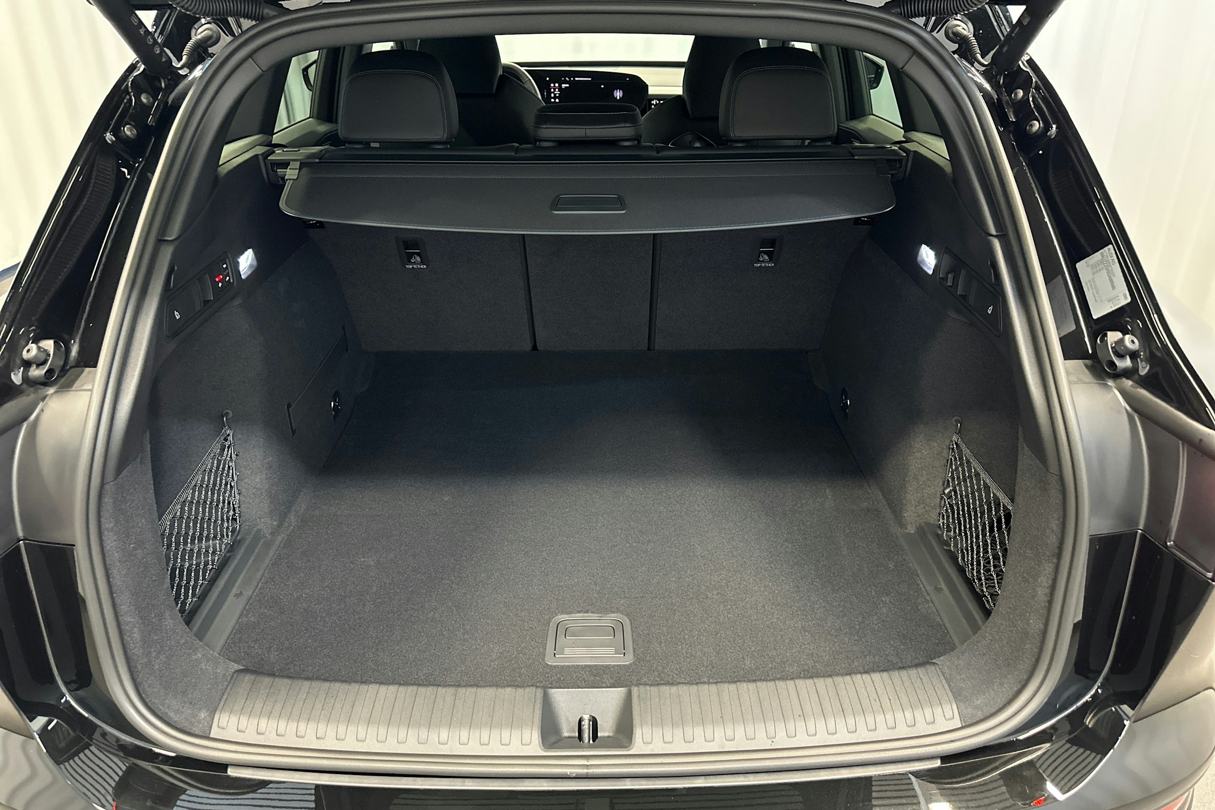 musta Audi SQ6 e-tron 2025 kuva 5.