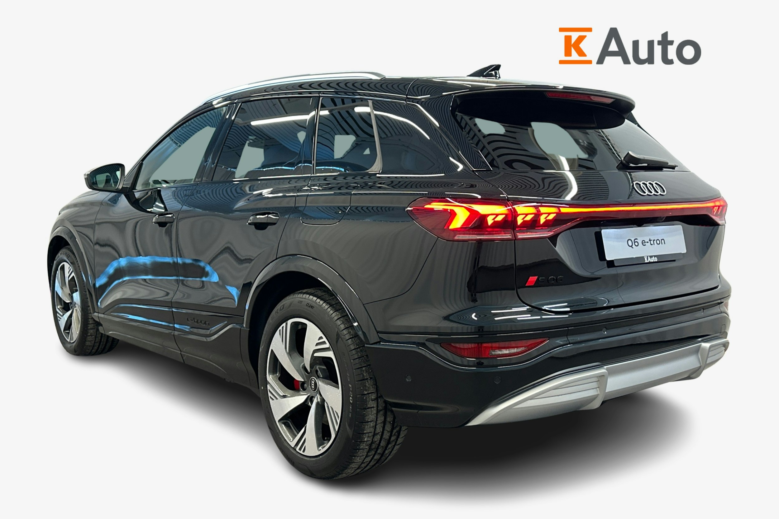 musta Audi SQ6 e-tron 2025 kuva 6.