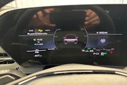 musta Audi SQ6 e-tron 2025 kuva 7.