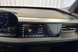 musta Audi SQ6 e-tron 2025 kuva 8.