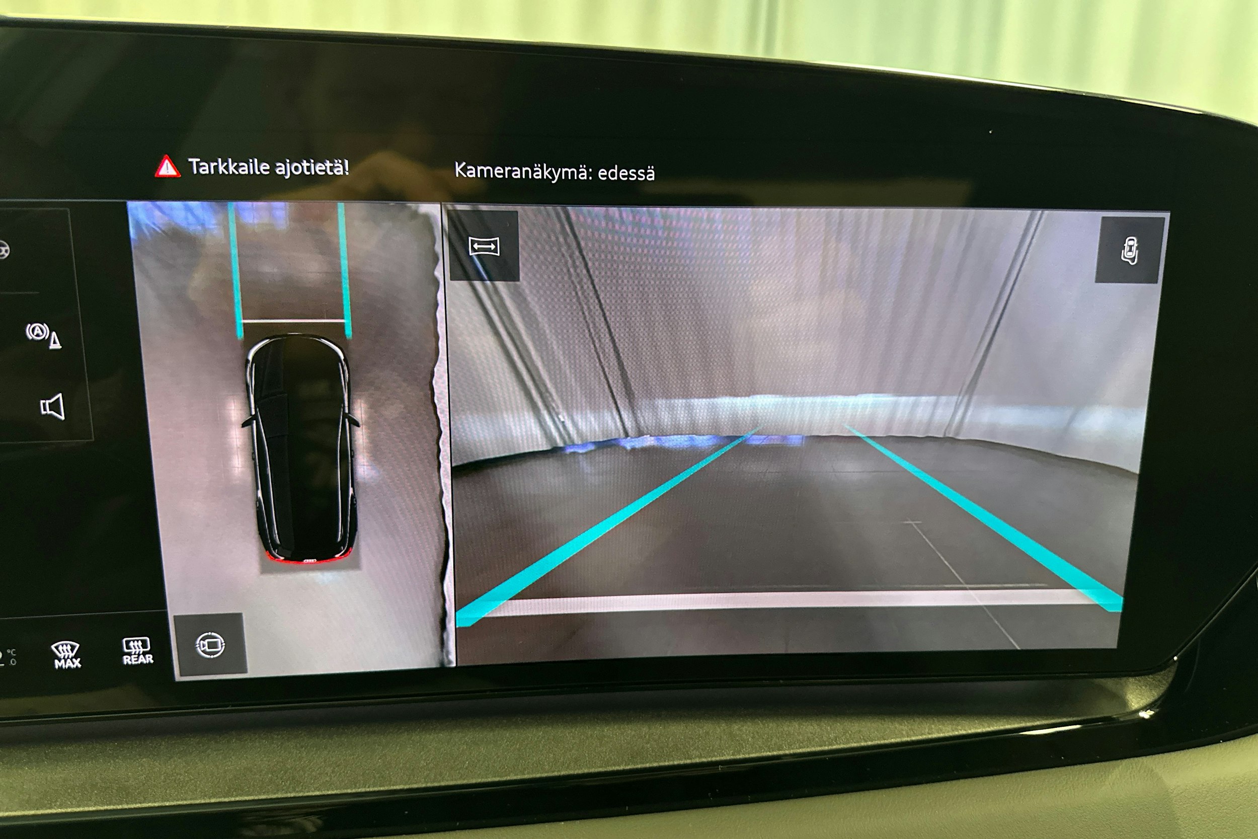 musta Audi SQ6 e-tron 2025 kuva 9.