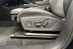 musta Audi SQ6 e-tron 2025 kuva 12.