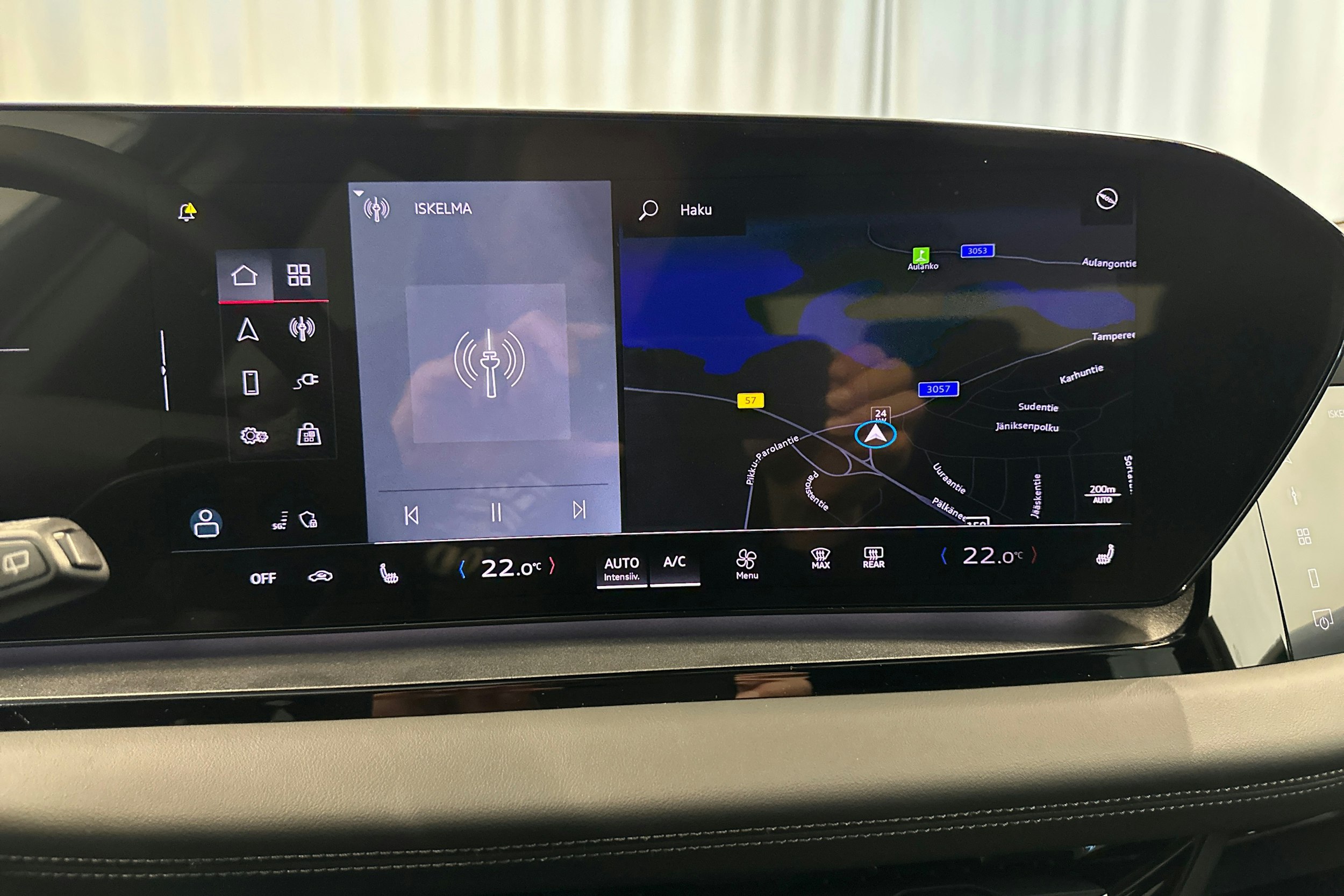 musta Audi SQ6 e-tron 2025 kuva 15.