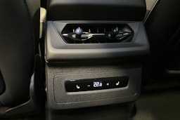 musta Audi SQ6 e-tron 2025 kuva 18.