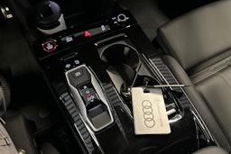 musta Audi SQ6 e-tron 2025 kuva 19.