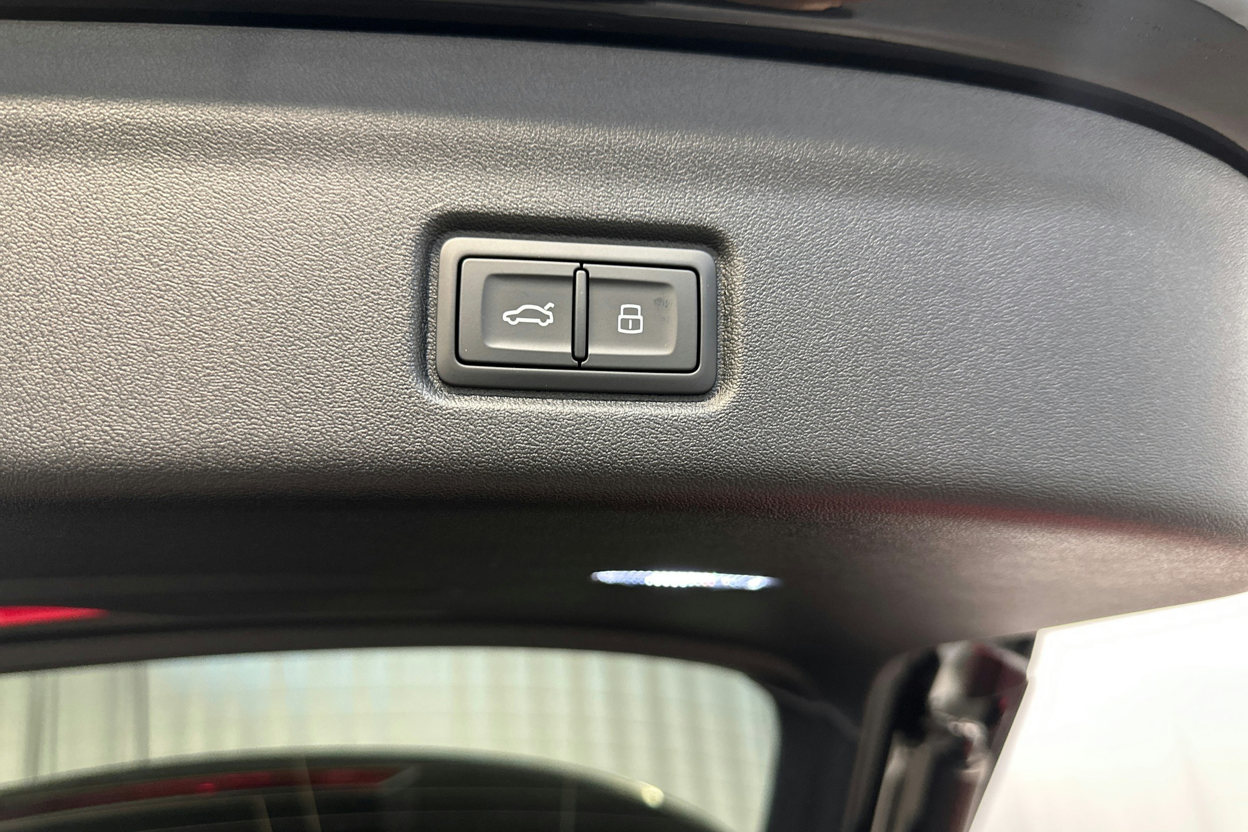 musta Audi SQ6 e-tron 2025 kuva 22.