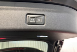 musta Audi SQ6 e-tron 2025 kuva 22.