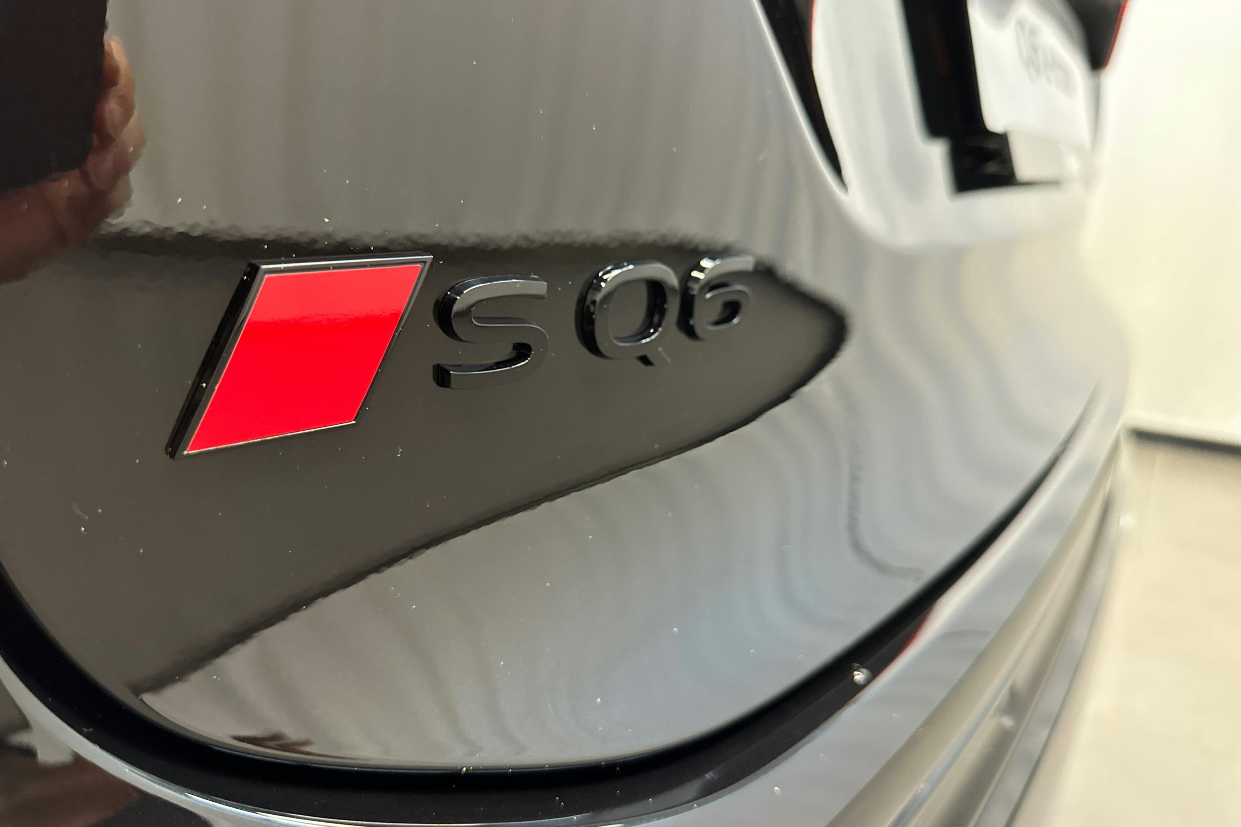 musta Audi SQ6 e-tron 2025 kuva 24.
