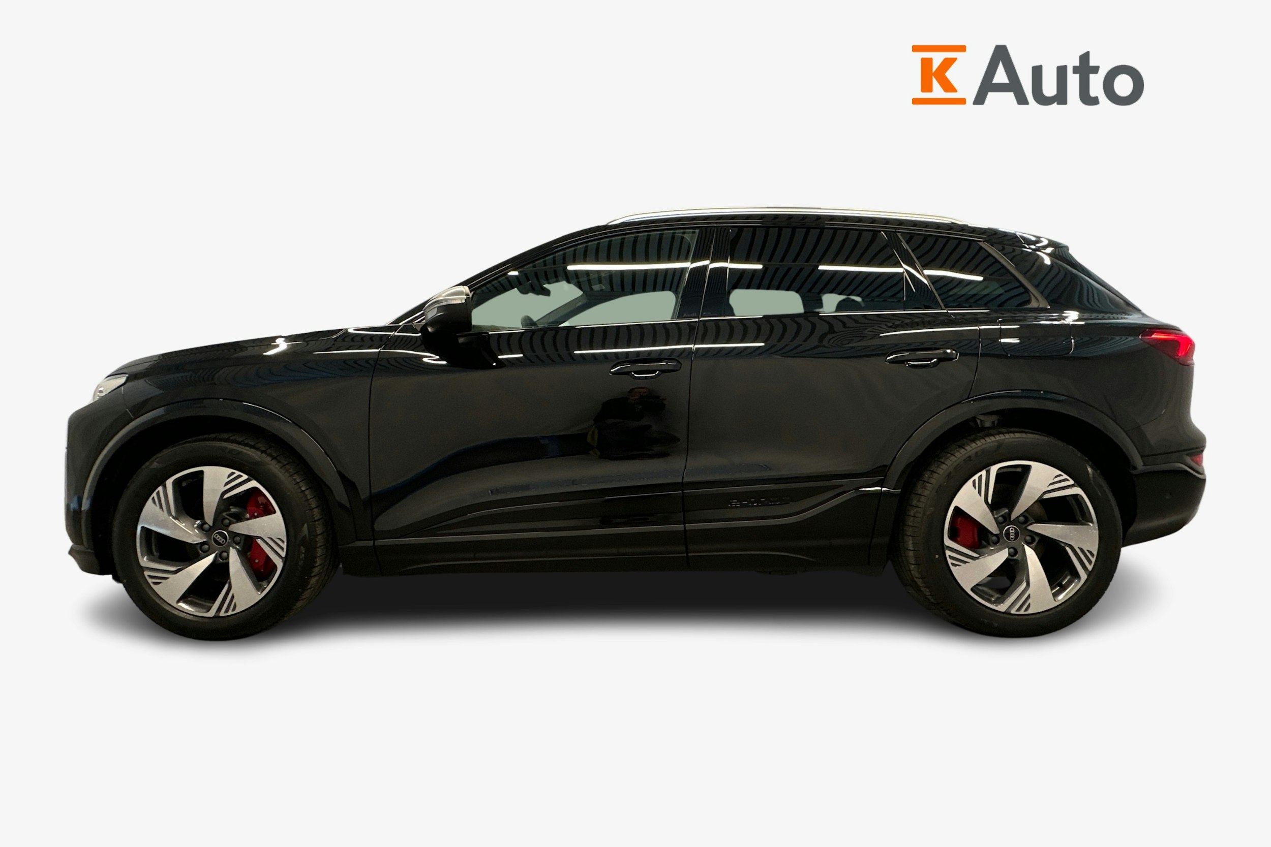 musta Audi SQ6 e-tron 2025 kuva 27.