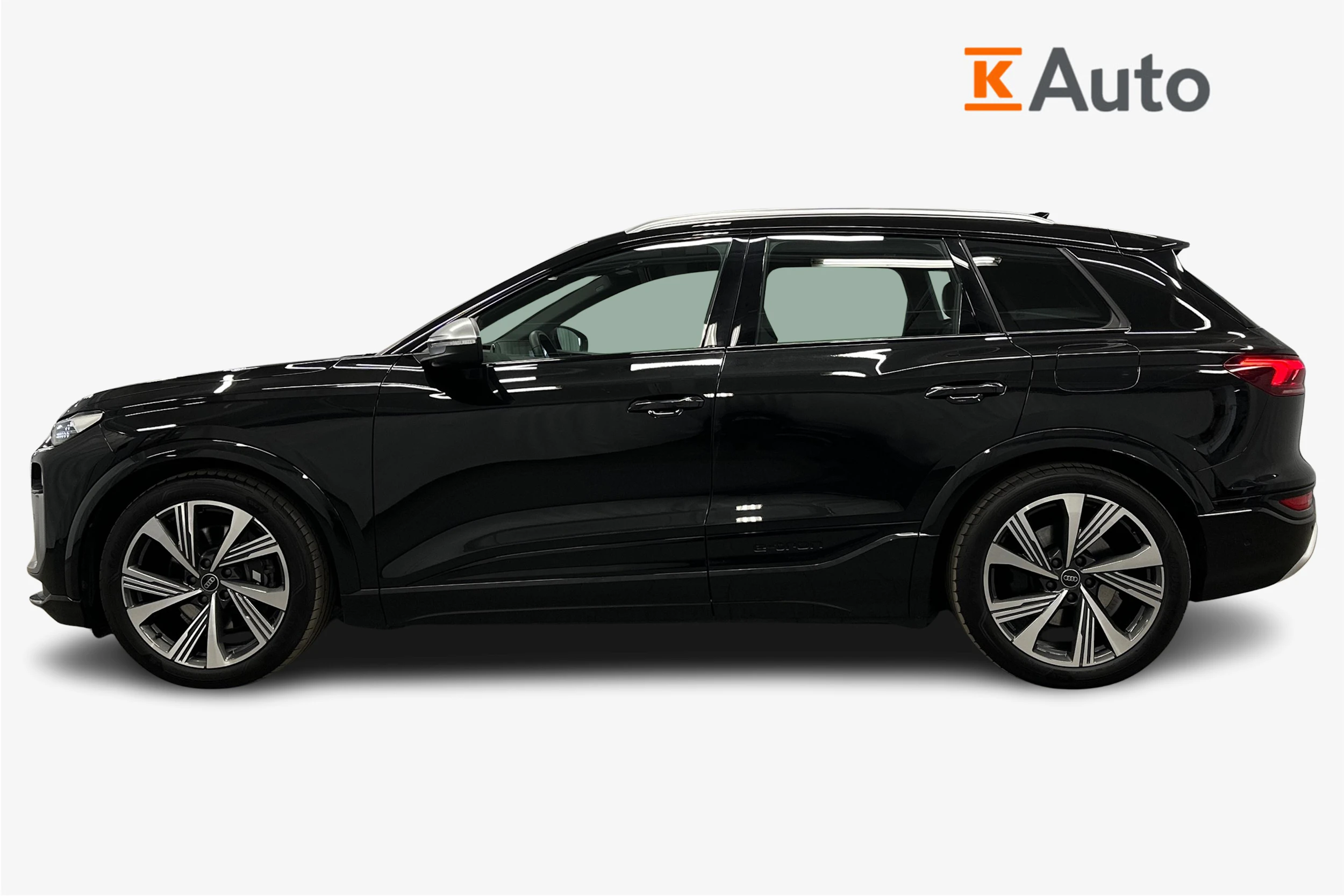 musta Audi SQ6 e-tron 2025 kuva 7.