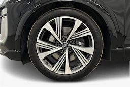 musta Audi SQ6 e-tron 2025 kuva 12.
