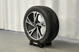musta Audi SQ6 e-tron 2025 kuva 13.