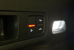 musta Audi SQ6 e-tron 2025 kuva 17.
