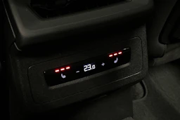musta Audi SQ6 e-tron 2025 kuva 18.