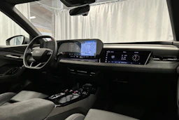 musta Audi SQ6 e-tron 2025 kuva 23.