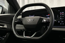 musta Audi SQ6 e-tron 2025 kuva 24.
