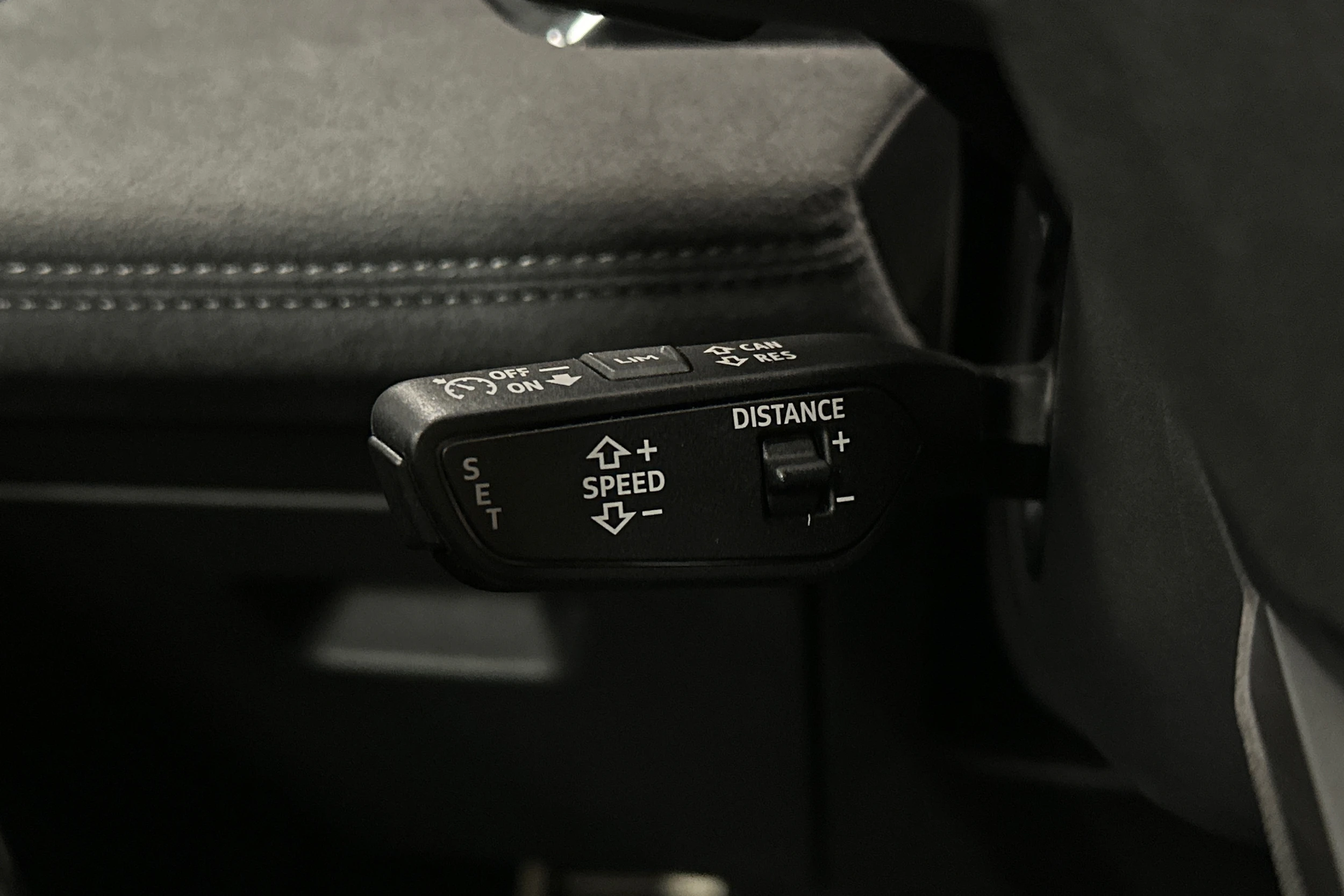 musta Audi SQ6 e-tron 2025 kuva 27.