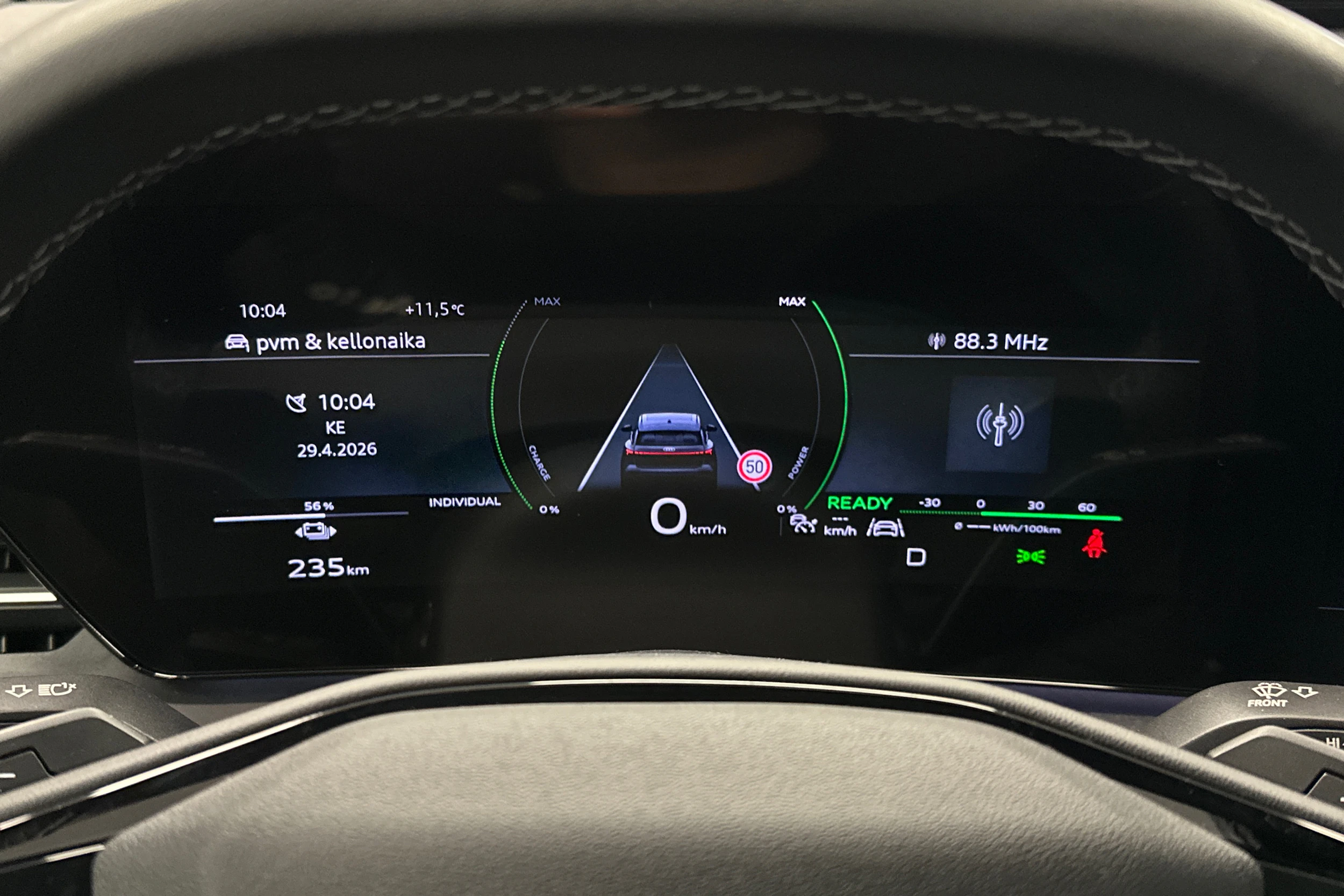 musta Audi SQ6 e-tron 2025 kuva 28.