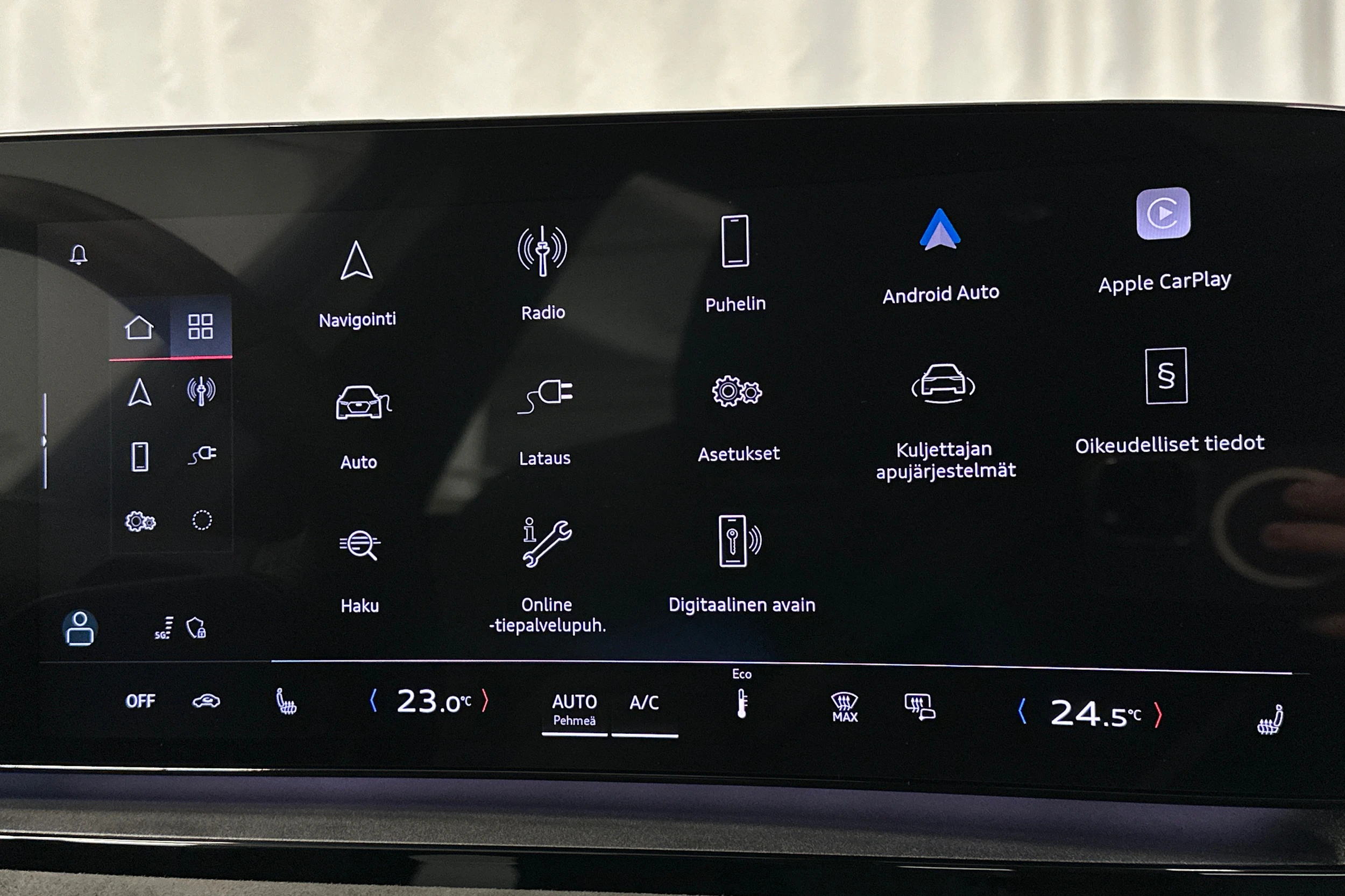 musta Audi SQ6 e-tron 2025 kuva 29.