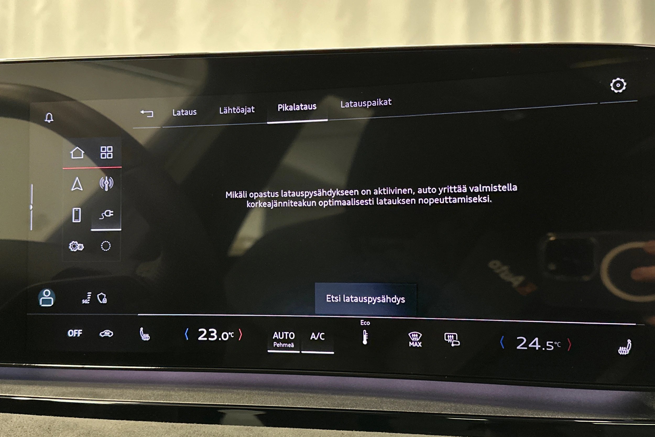 musta Audi SQ6 e-tron 2025 kuva 32.
