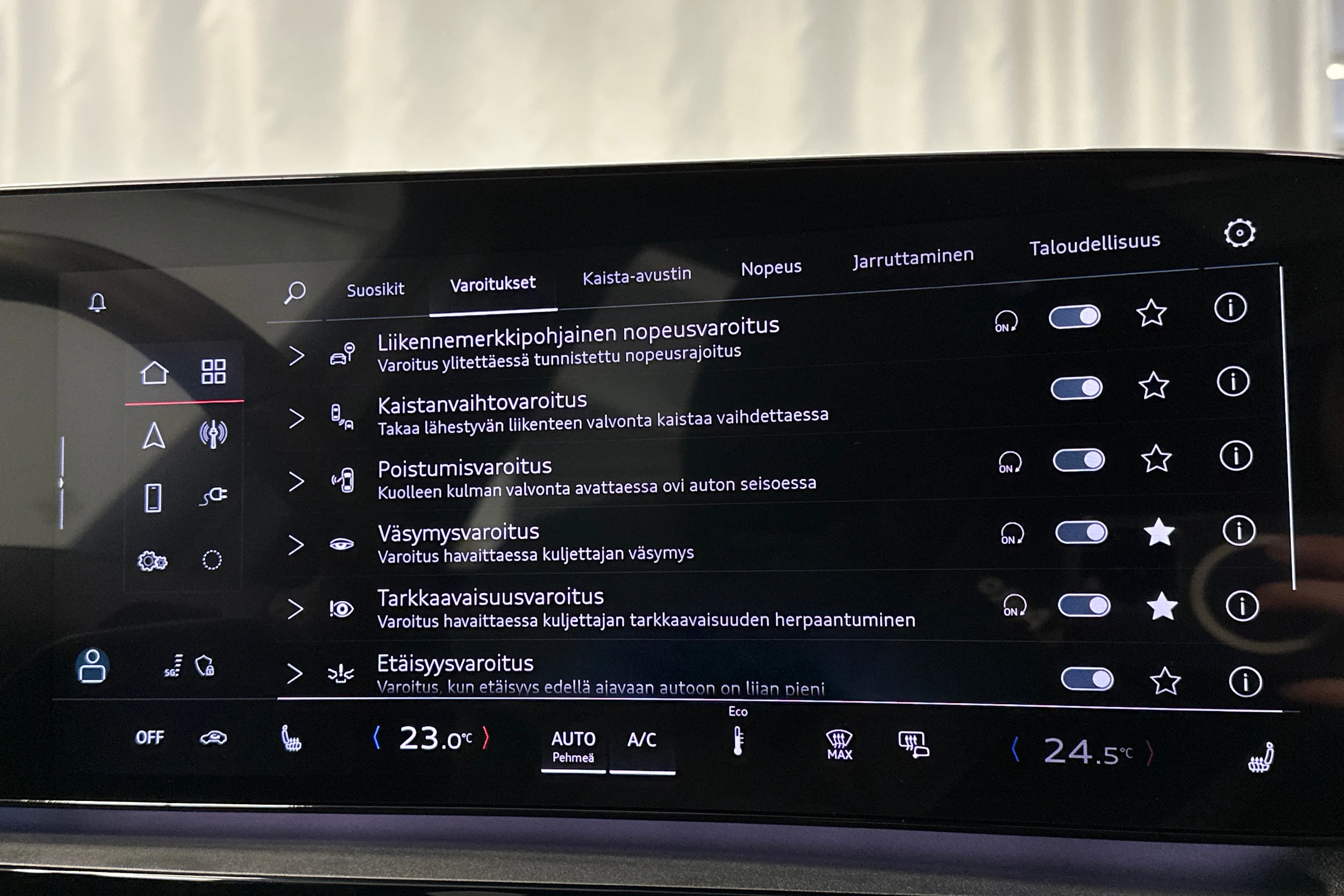 musta Audi SQ6 e-tron 2025 kuva 33.