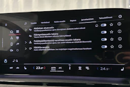 musta Audi SQ6 e-tron 2025 kuva 37.