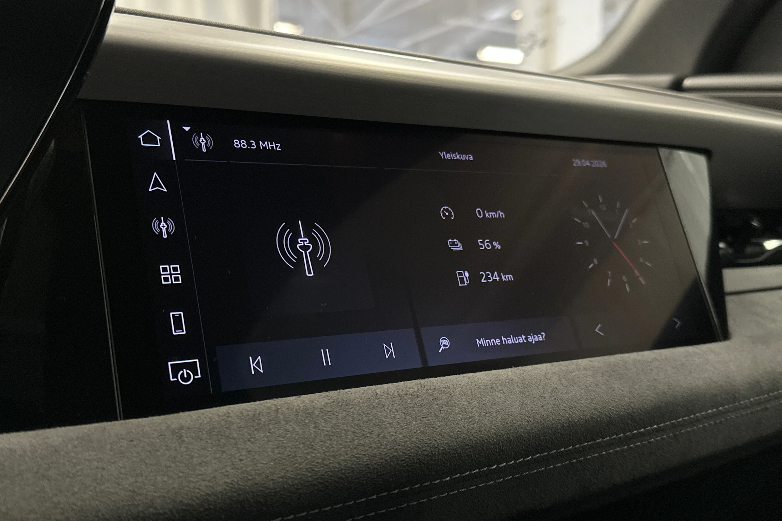 musta Audi SQ6 e-tron 2025 kuva 39.