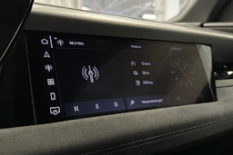 musta Audi SQ6 e-tron 2025 kuva 39.