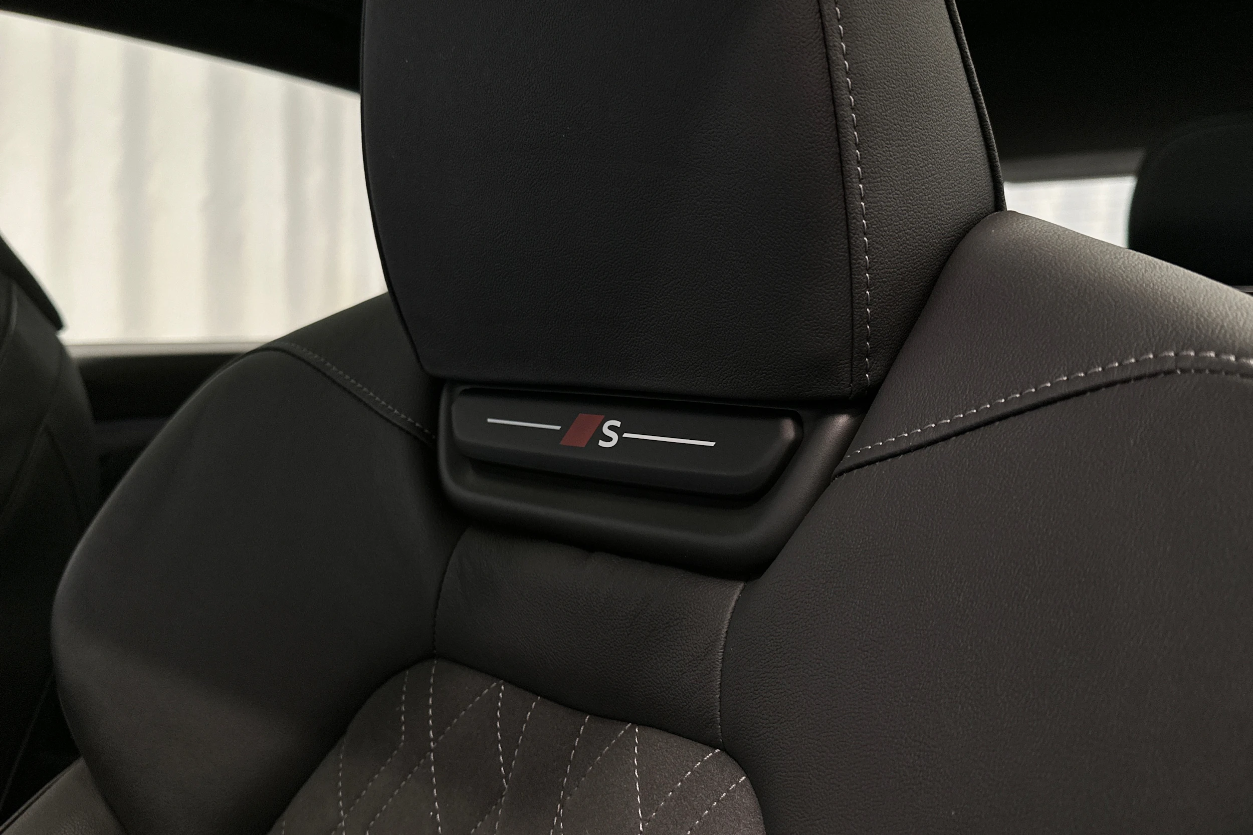 musta Audi SQ6 e-tron 2025 kuva 41.