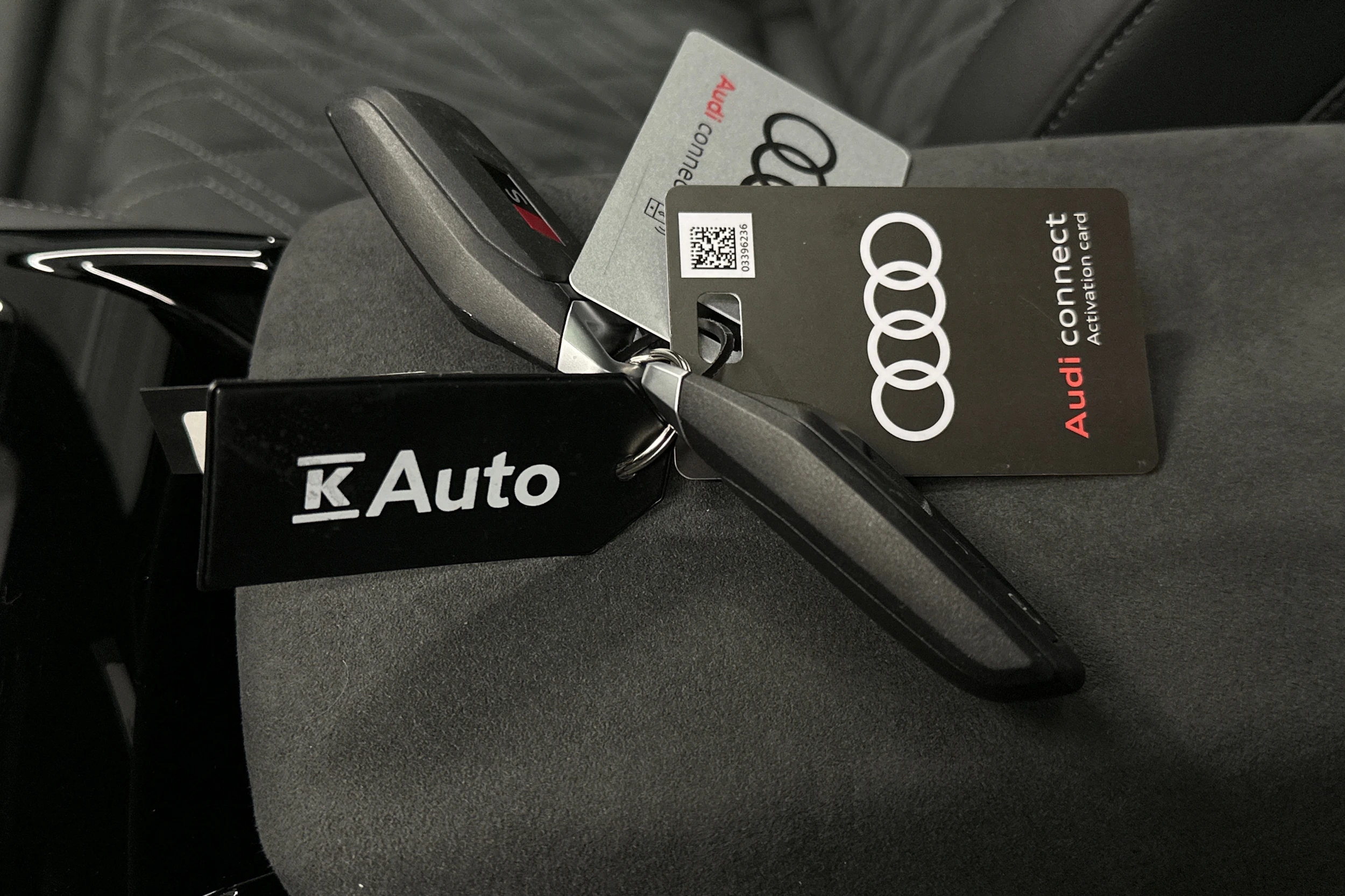 musta Audi SQ6 e-tron 2025 kuva 43.