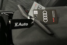musta Audi SQ6 e-tron 2025 kuva 43.