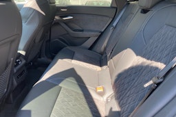 musta Audi SQ6 e-tron 2025 kuva 8.
