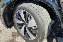 musta Audi SQ6 e-tron 2025 kuva 10.