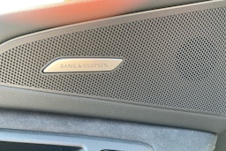 musta Audi SQ6 e-tron 2025 kuva 14.