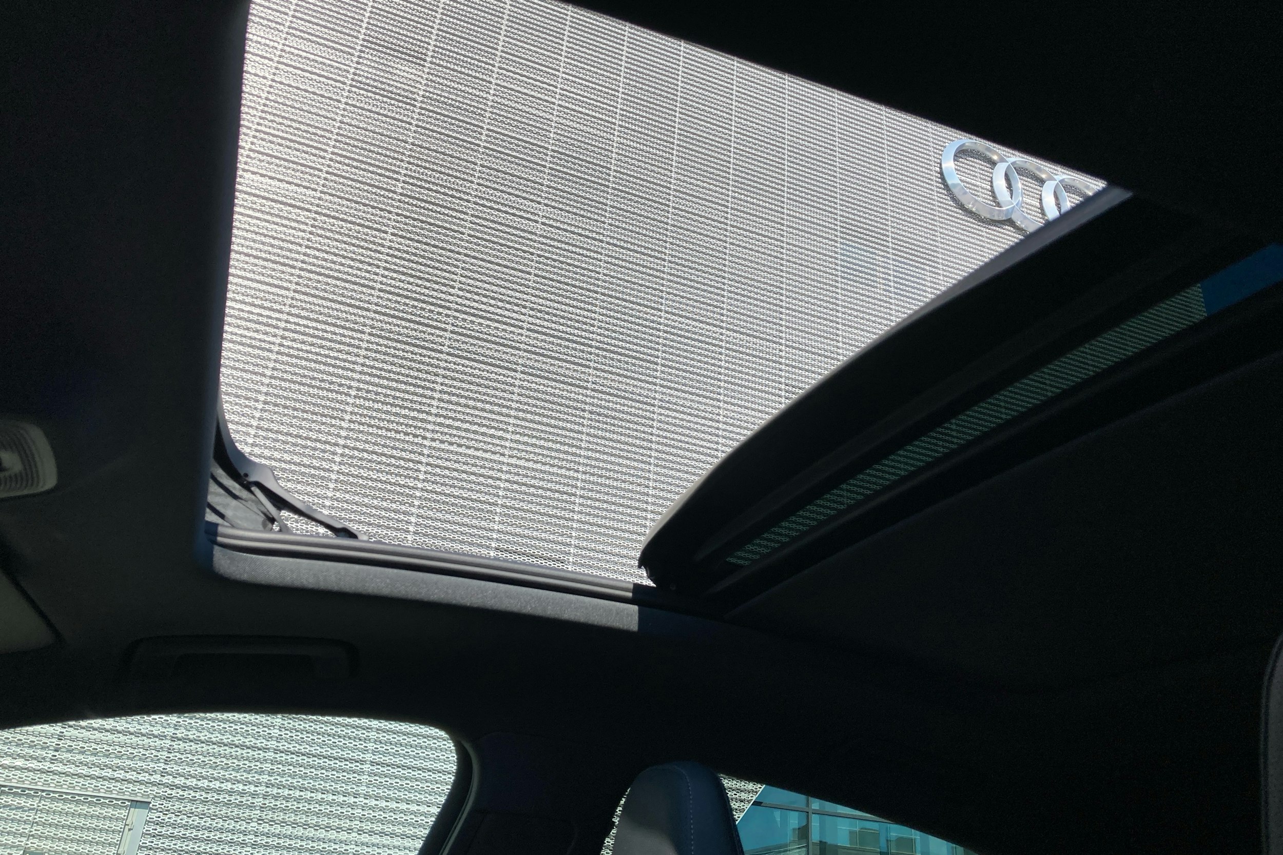 musta Audi SQ6 e-tron 2025 kuva 15.