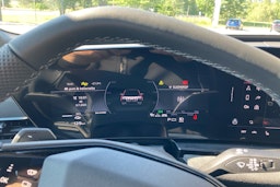 musta Audi SQ6 e-tron 2025 kuva 17.