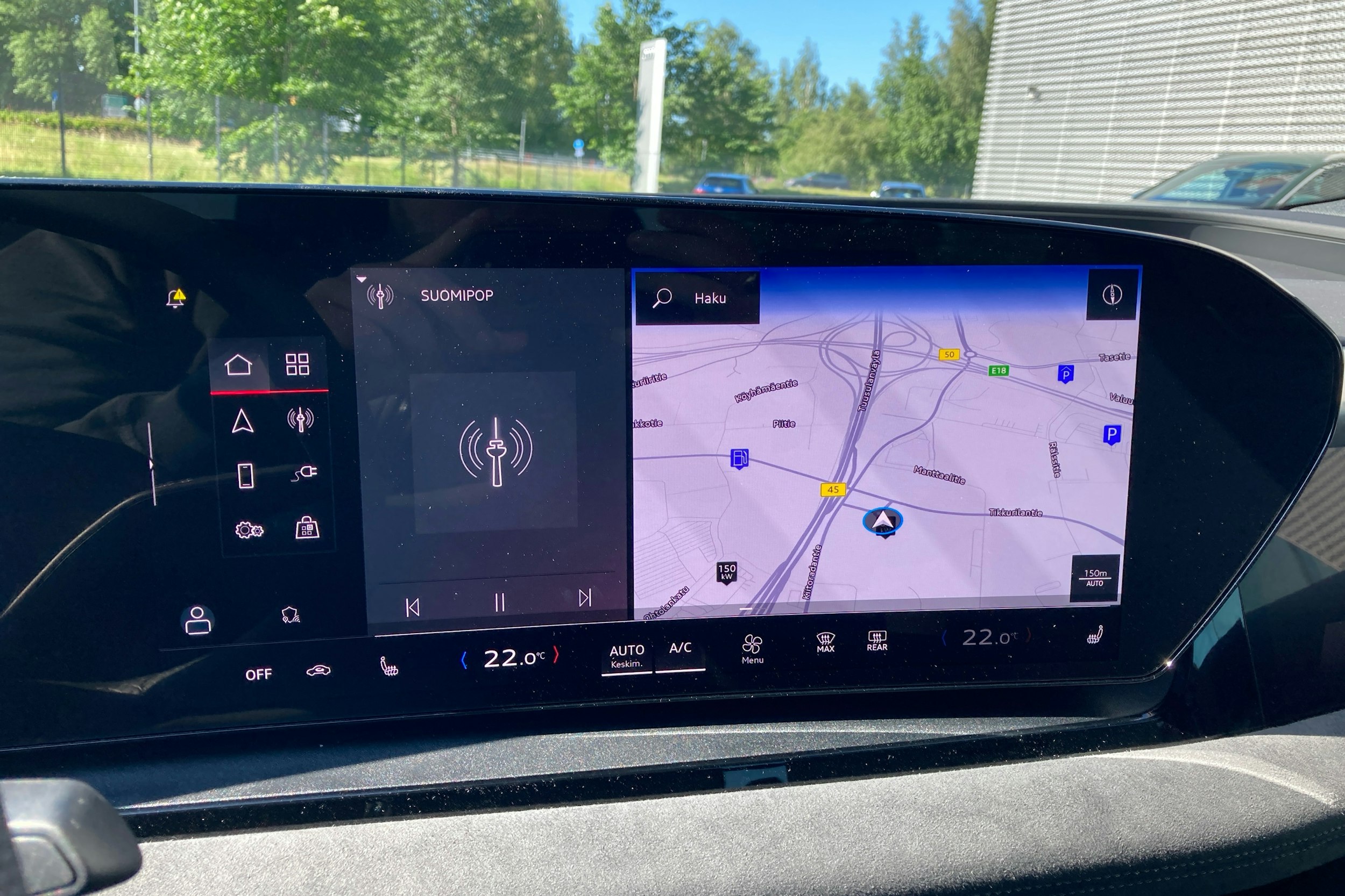 musta Audi SQ6 e-tron 2025 kuva 18.